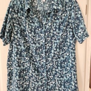 Women's short sleeved camp shirt EUC.